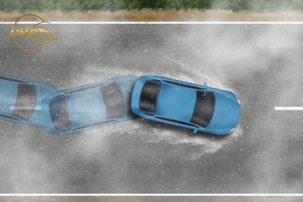 چرا نور بعضی خودروها در باران و مه عملاً بی‌اثر می‌شود؟ بررسی علمی و راه‌حل کاربردی